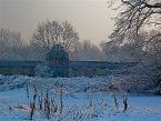 Remise im Schnee, Park von Haus Meer. Foto: Eri Krippner